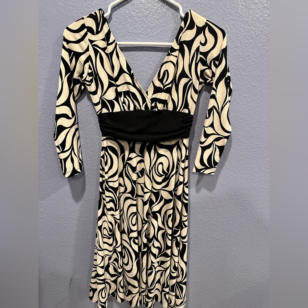 BCBG Maxazria Petites. Black and white dress size SP
